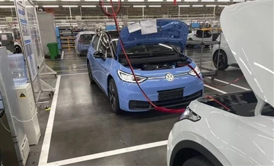 Ново светещо лого: Разкрити са шпионски снимки на новия SAIC Volkswagen ID.3
