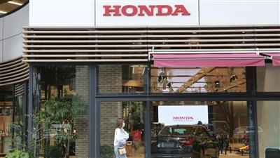 Натискът на синдикатите е успешен: Honda ще увеличи заплатите с 11% на работн...