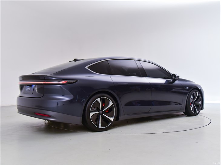 NIO ET7