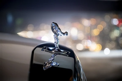 През 2023 г. Rolls-Royce глобално достави рекордните 6032 автомобила, отбеляз...