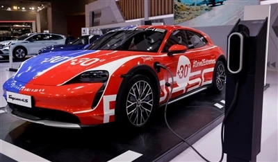 Глобалните продажби на Porsche се понижиха с 6% през първото полугодие, елект...